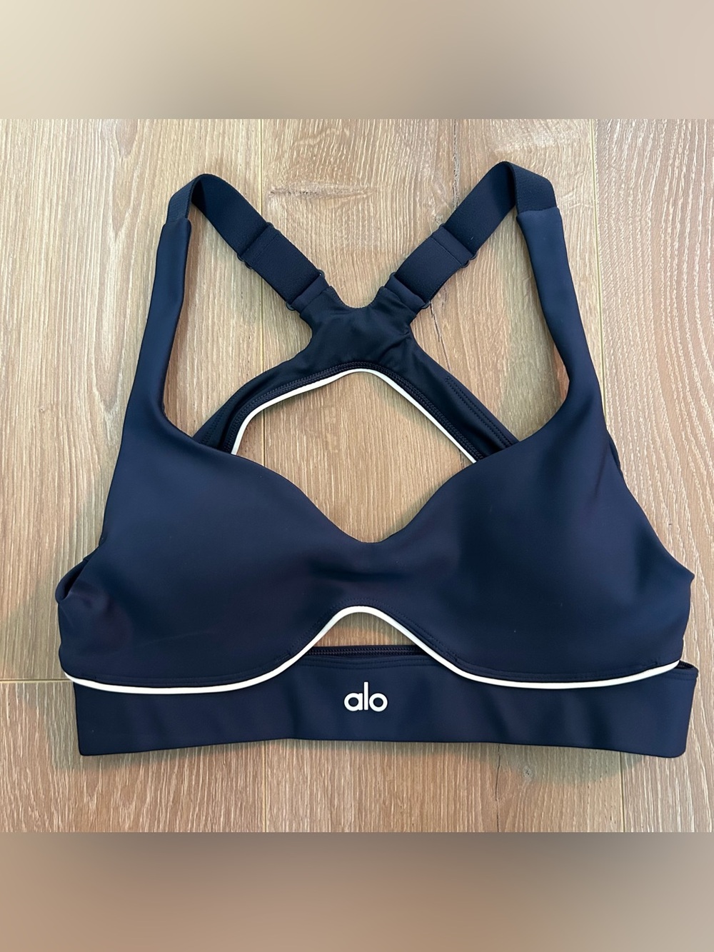 Alo Yoga Airlift Speedwork Bra in Navy Size Medium - Picture 3 of 10